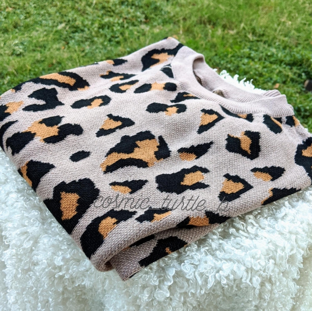 New Bold Leopard Print Lantern Sweater - Picture 3 of 8